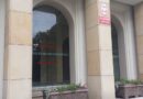 Ażurowe naklejki na Biurze Posła Andrzeja Kryja – bez kary